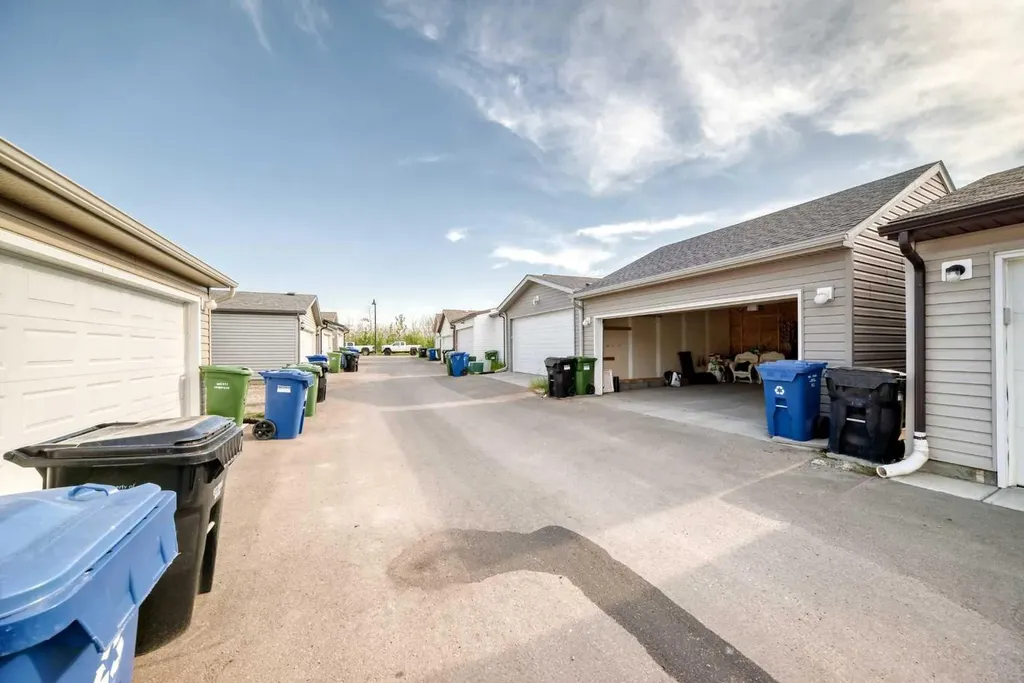 50 Elgin Meadows Park SE Calgary AB T2Z 0M1