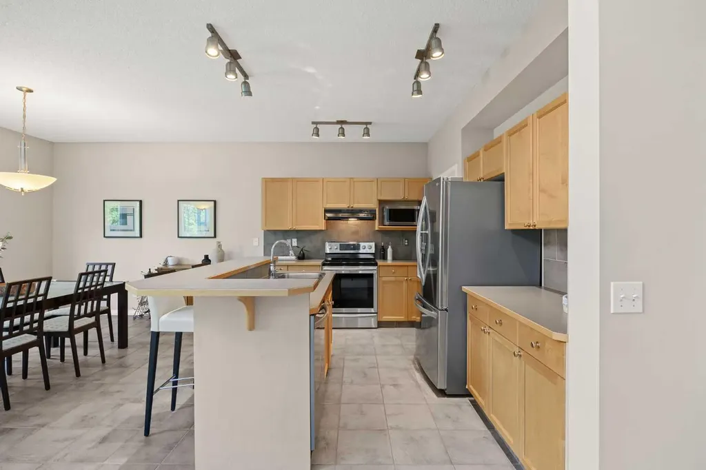 218 Wentworth Park SW Calgary AB T3H 5B4