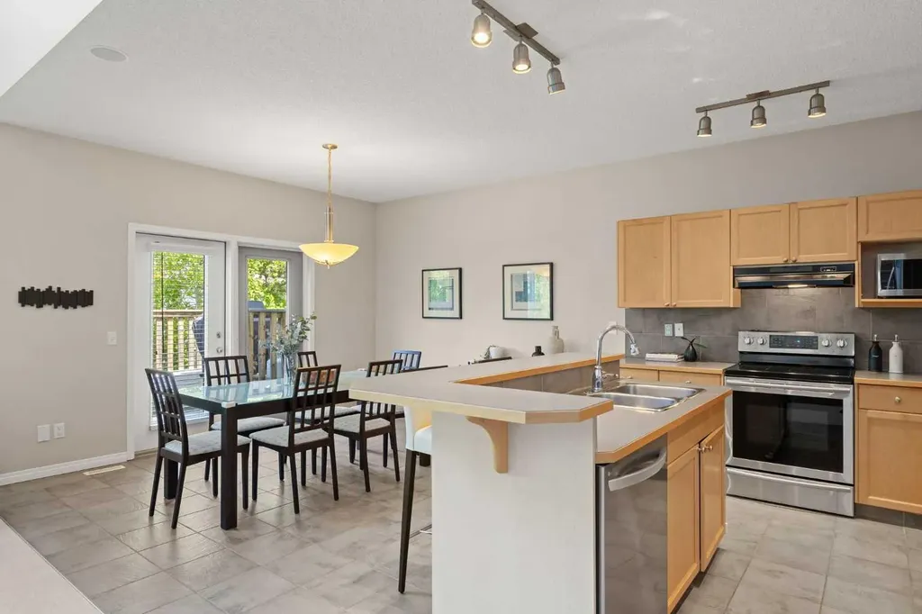 218 Wentworth Park SW Calgary AB T3H 5B4