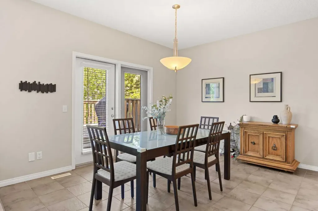 218 Wentworth Park SW Calgary AB T3H 5B4