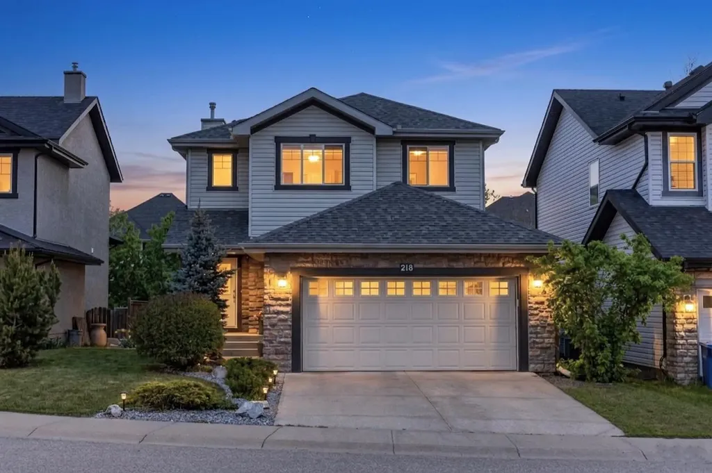 218 Wentworth Park SW Calgary AB T3H 5B4