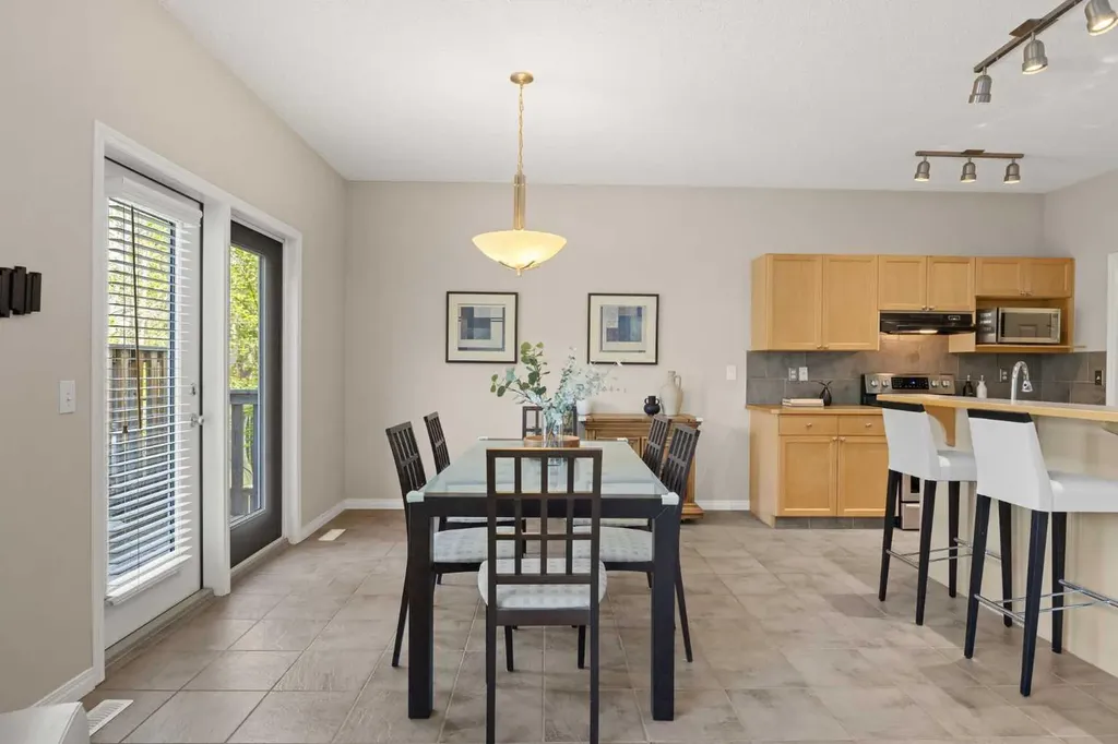 218 Wentworth Park SW Calgary AB T3H 5B4