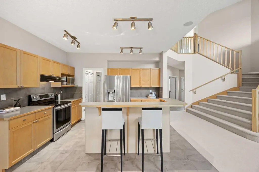 218 Wentworth Park SW Calgary AB T3H 5B4