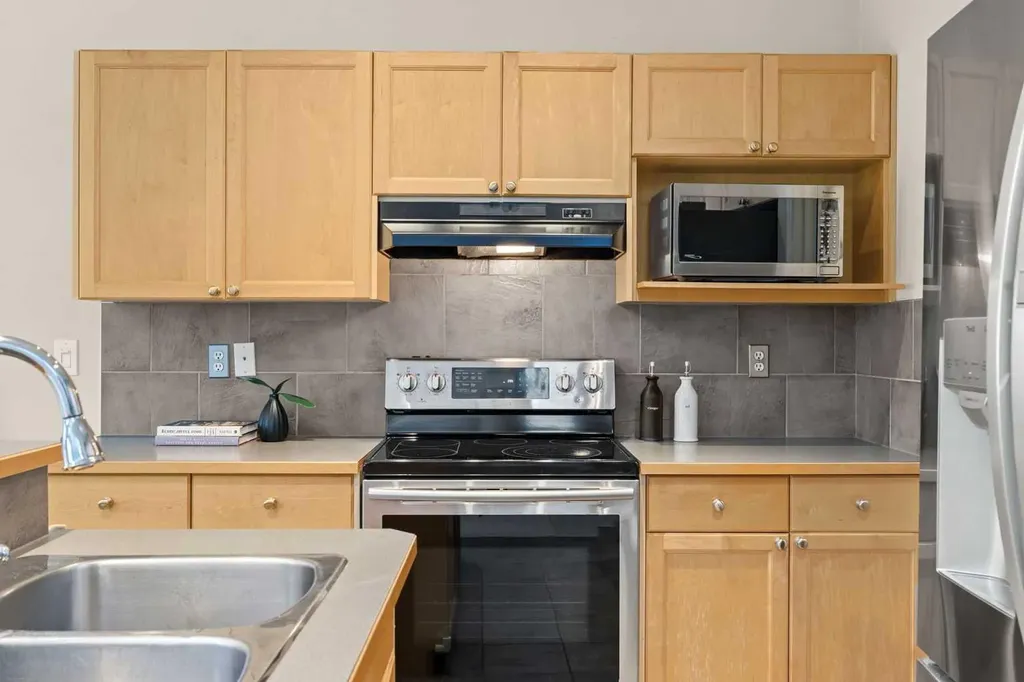 218 Wentworth Park SW Calgary AB T3H 5B4