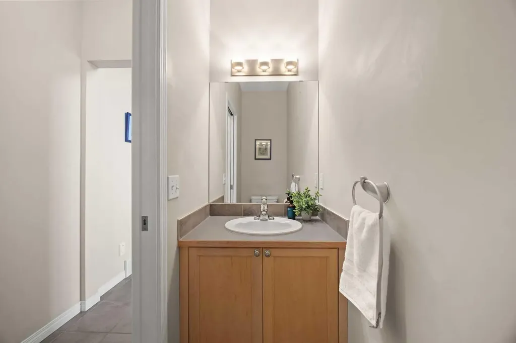 218 Wentworth Park SW Calgary AB T3H 5B4