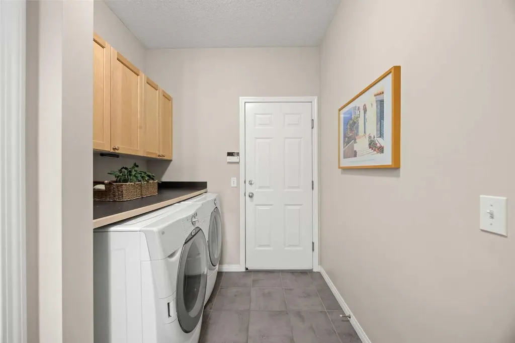 218 Wentworth Park SW Calgary AB T3H 5B4