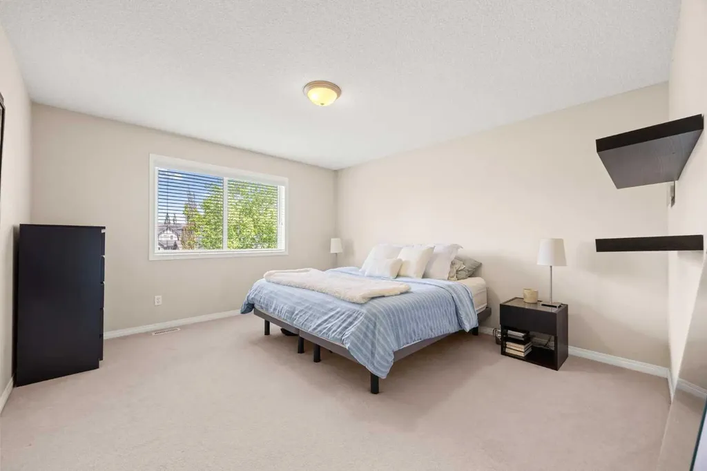 218 Wentworth Park SW Calgary AB T3H 5B4