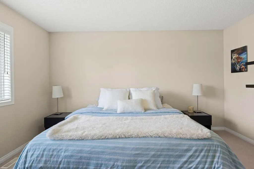 218 Wentworth Park SW Calgary AB T3H 5B4
