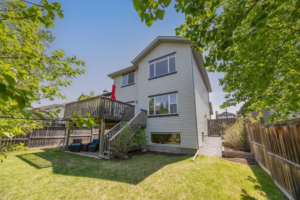 218 Wentworth Park SW Calgary AB T3H 5B4