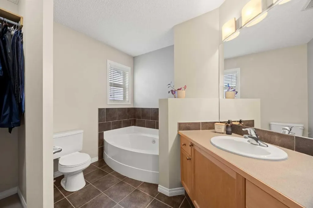 218 Wentworth Park SW Calgary AB T3H 5B4
