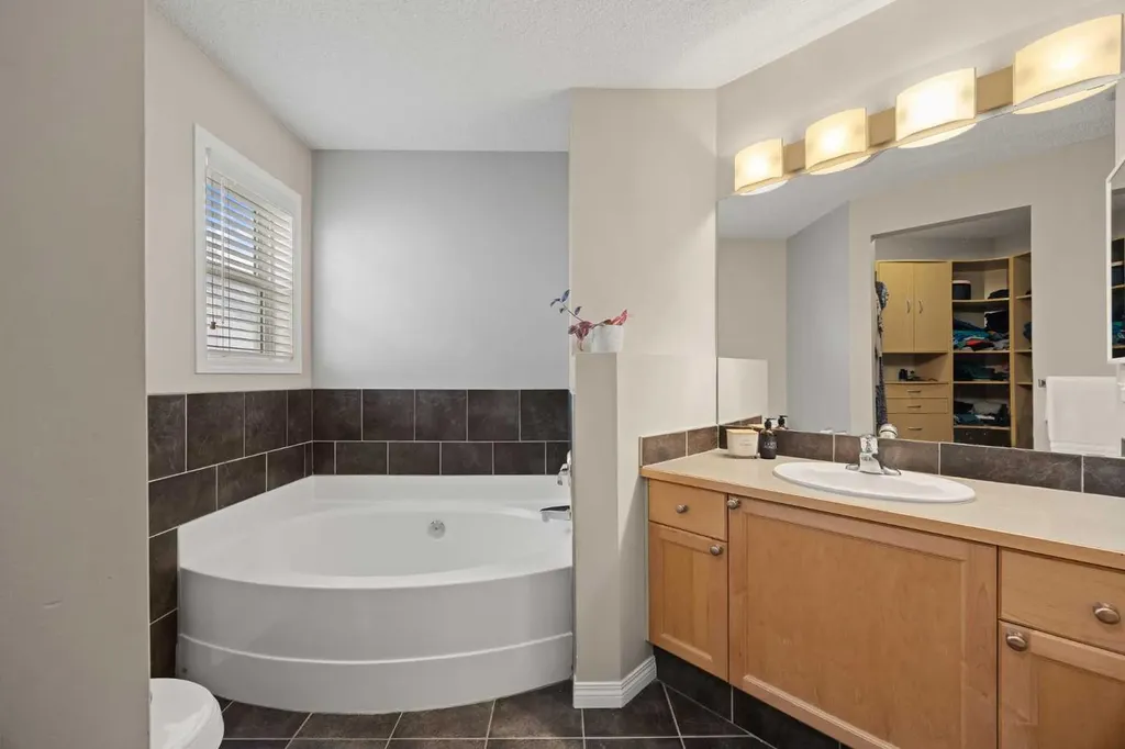218 Wentworth Park SW Calgary AB T3H 5B4
