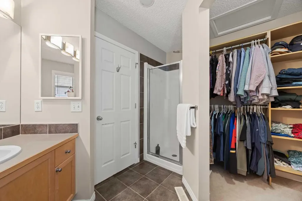 218 Wentworth Park SW Calgary AB T3H 5B4
