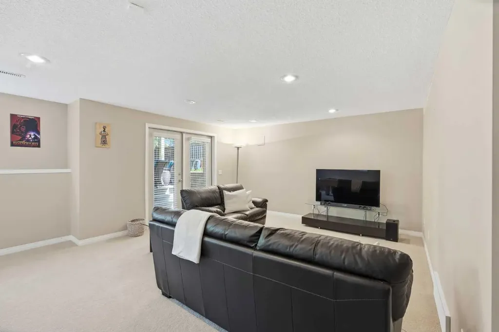 218 Wentworth Park SW Calgary AB T3H 5B4