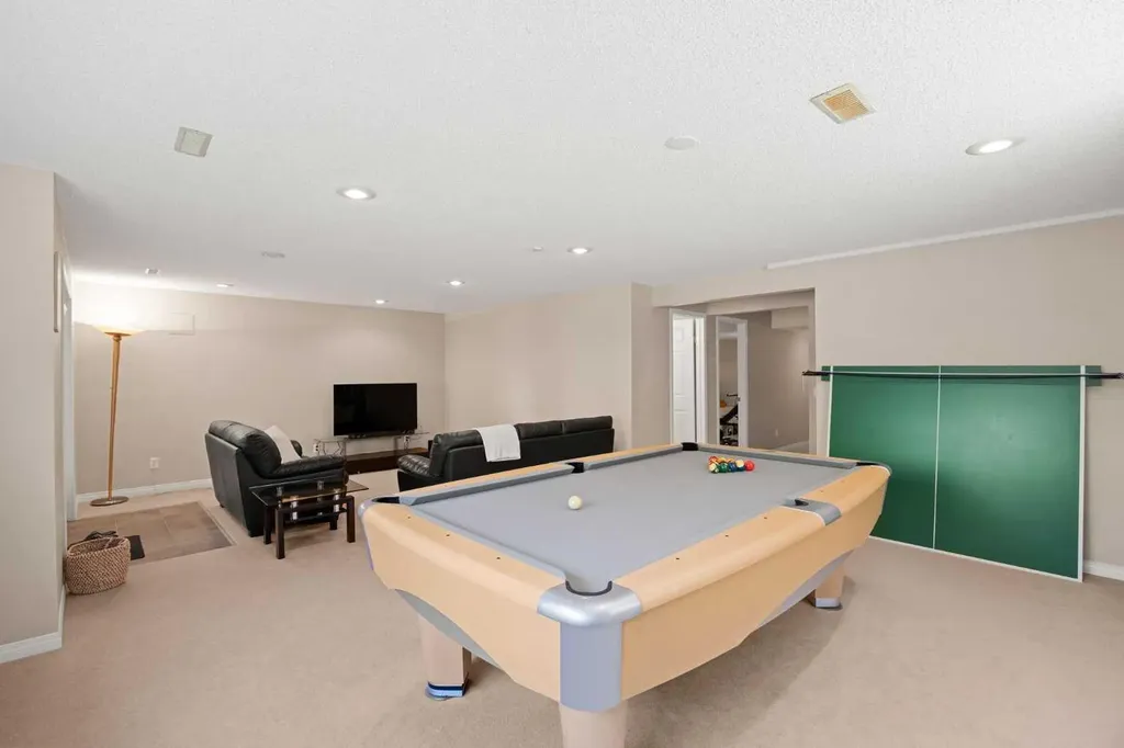218 Wentworth Park SW Calgary AB T3H 5B4
