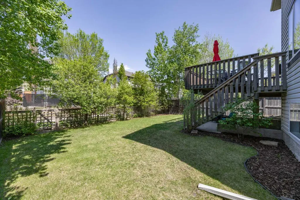 218 Wentworth Park SW Calgary AB T3H 5B4