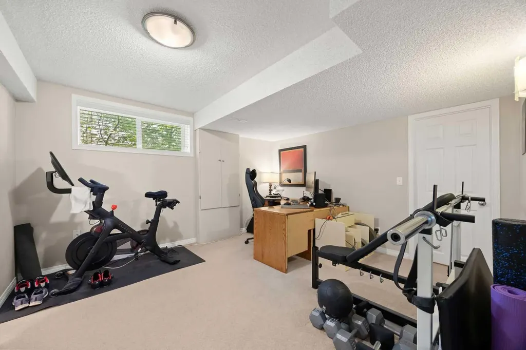 218 Wentworth Park SW Calgary AB T3H 5B4