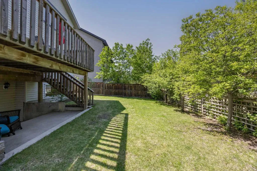 218 Wentworth Park SW Calgary AB T3H 5B4