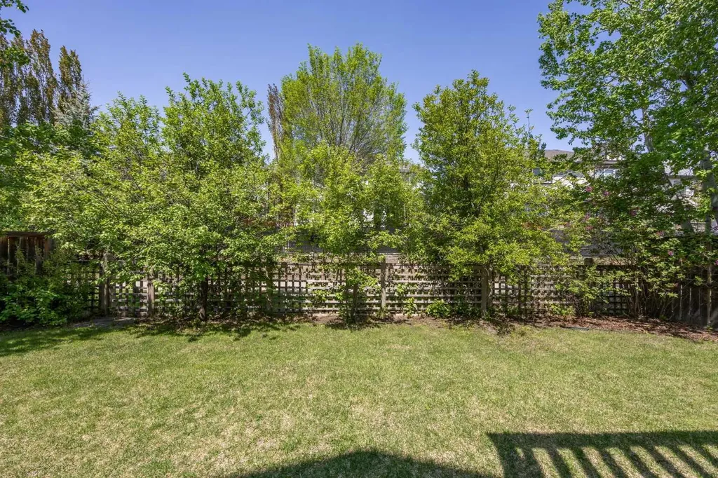 218 Wentworth Park SW Calgary AB T3H 5B4