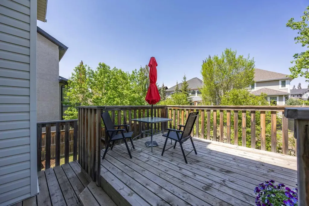218 Wentworth Park SW Calgary AB T3H 5B4