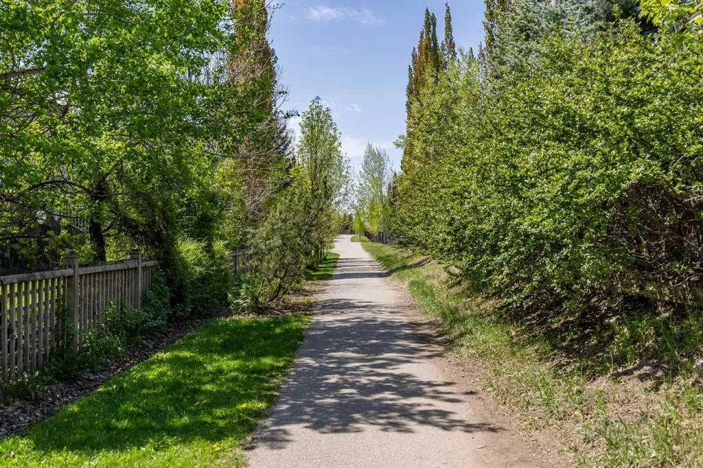 218 Wentworth Park SW Calgary AB T3H 5B4