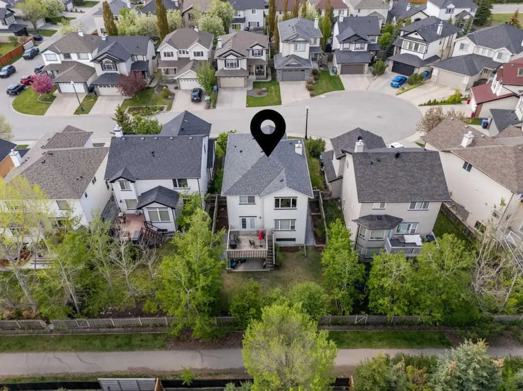 218 Wentworth Park SW Calgary AB T3H 5B4