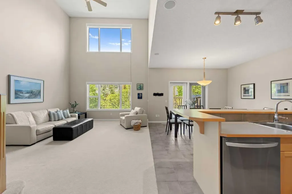 218 Wentworth Park SW Calgary AB T3H 5B4