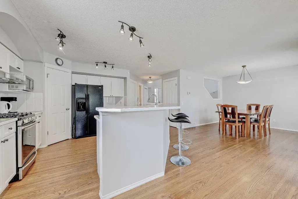 36 Mt Selkirk Close SE Calgary AB T2Z 2R6