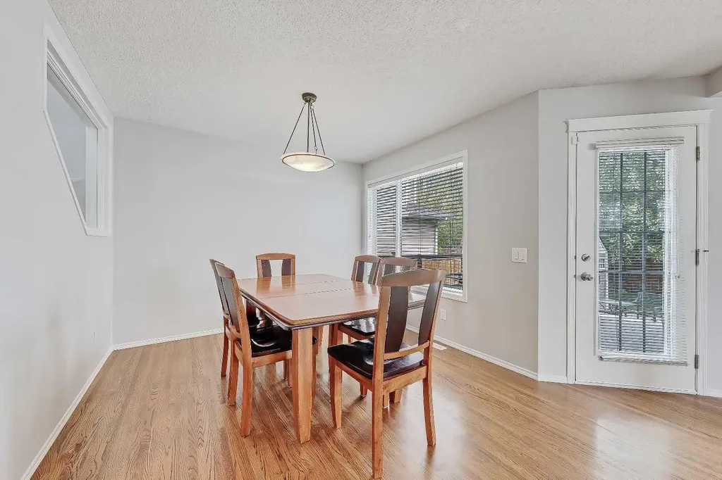 36 Mt Selkirk Close SE Calgary AB T2Z 2R6