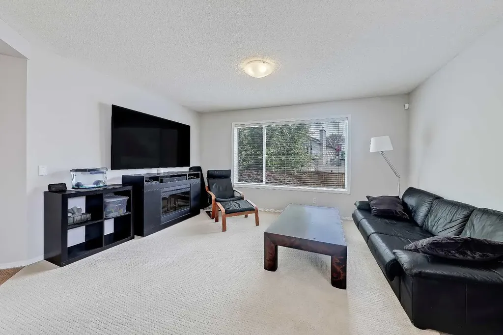 36 Mt Selkirk Close SE Calgary AB T2Z 2R6