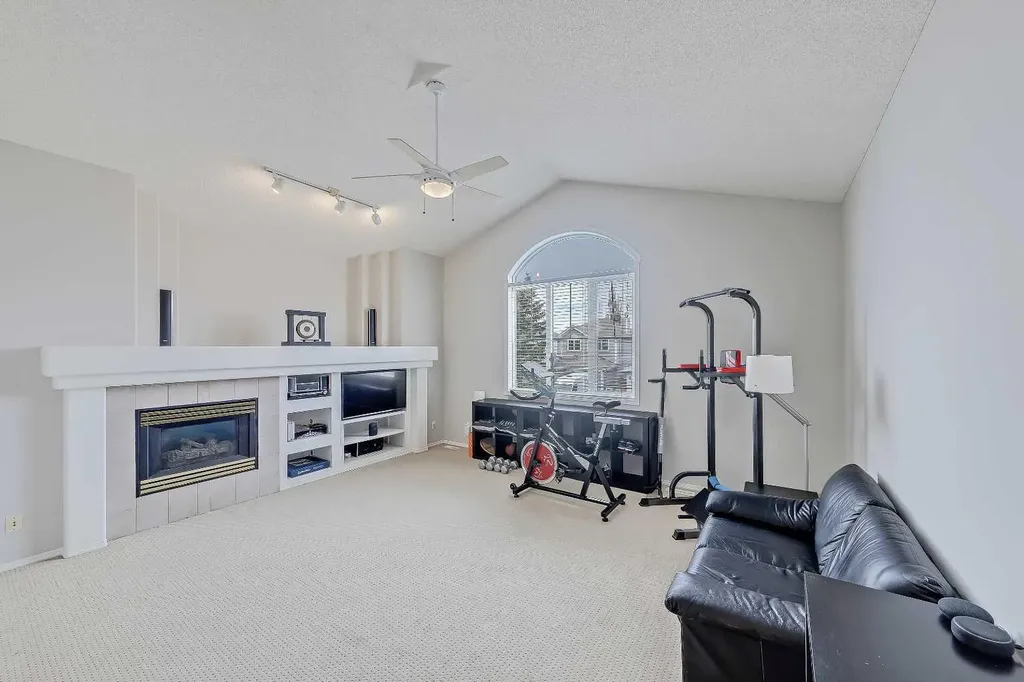36 Mt Selkirk Close SE Calgary AB T2Z 2R6