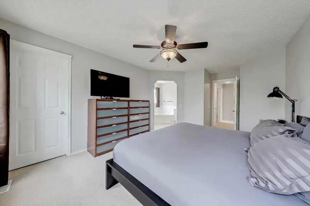 36 Mt Selkirk Close SE Calgary AB T2Z 2R6