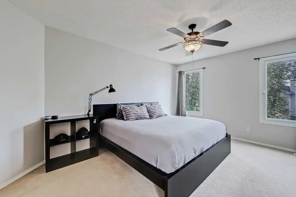 36 Mt Selkirk Close SE Calgary AB T2Z 2R6
