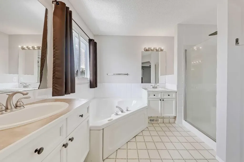 36 Mt Selkirk Close SE Calgary AB T2Z 2R6