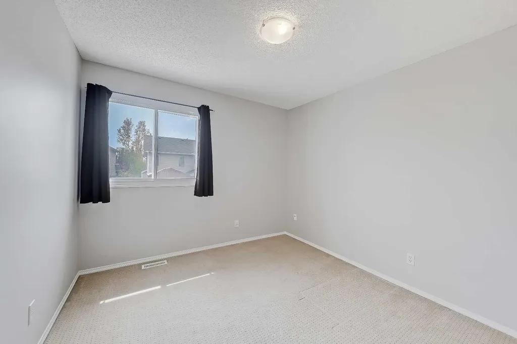 36 Mt Selkirk Close SE Calgary AB T2Z 2R6