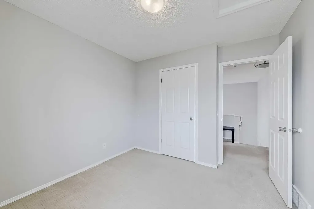 36 Mt Selkirk Close SE Calgary AB T2Z 2R6