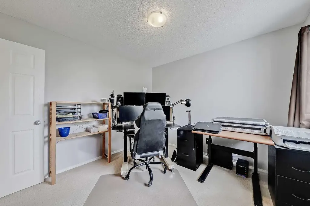 36 Mt Selkirk Close SE Calgary AB T2Z 2R6