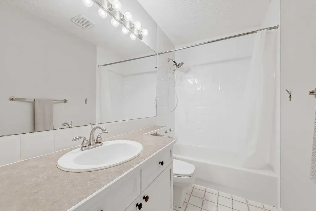 36 Mt Selkirk Close SE Calgary AB T2Z 2R6