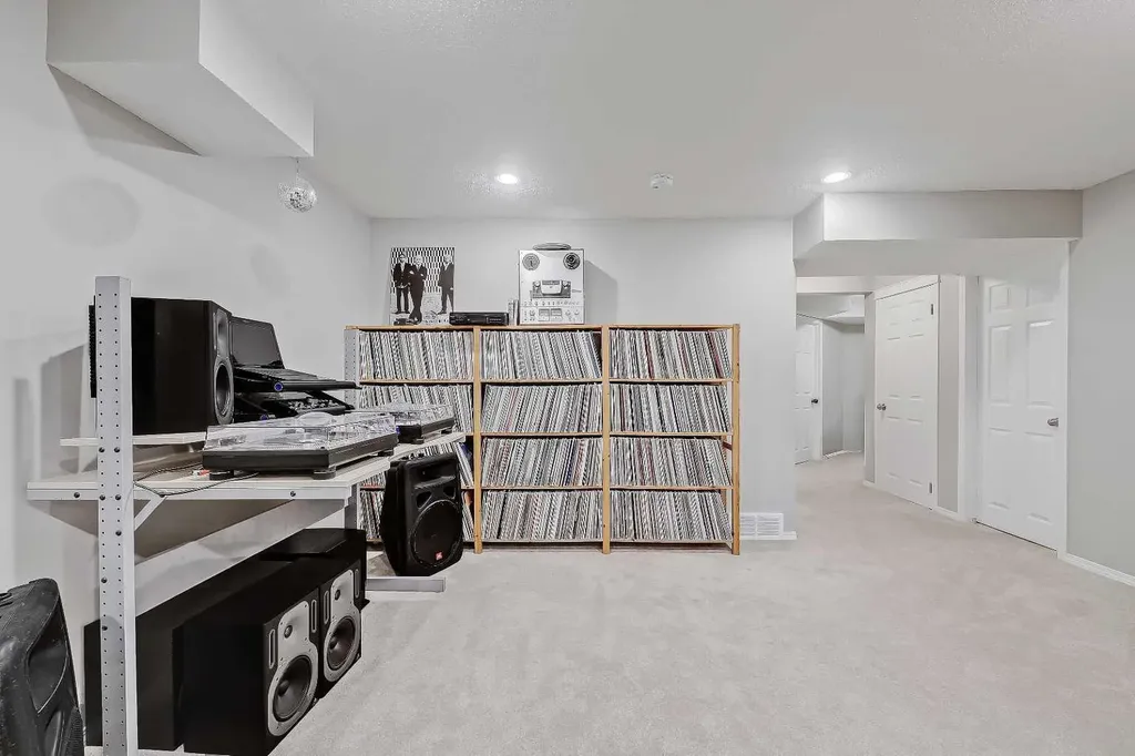 36 Mt Selkirk Close SE Calgary AB T2Z 2R6