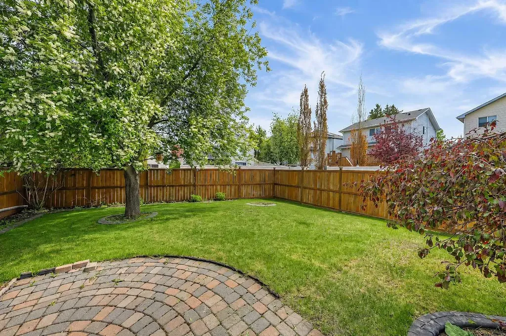 36 Mt Selkirk Close SE Calgary AB T2Z 2R6