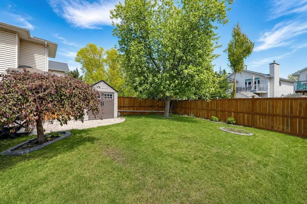 36 Mt Selkirk Close SE Calgary AB T2Z 2R6