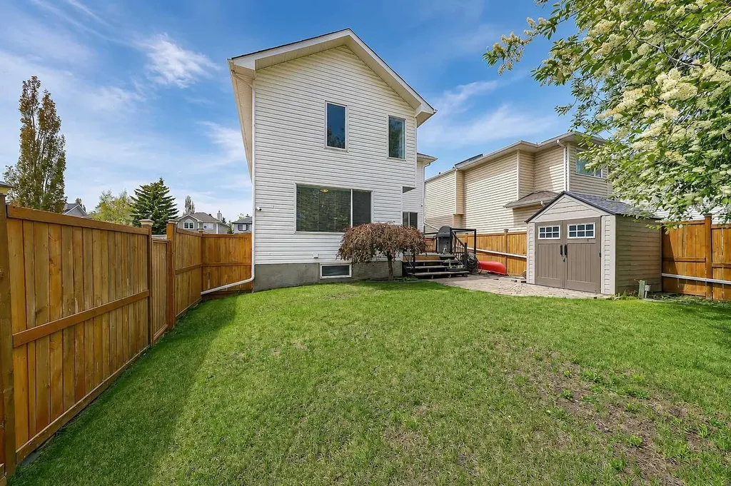 36 Mt Selkirk Close SE Calgary AB T2Z 2R6