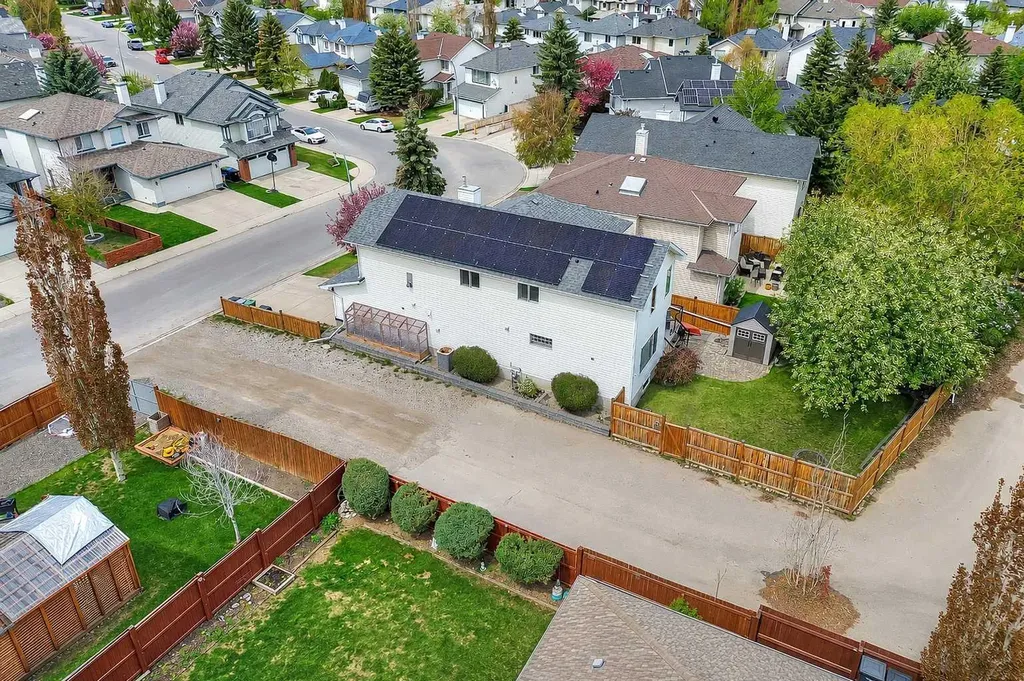 36 Mt Selkirk Close SE Calgary AB T2Z 2R6