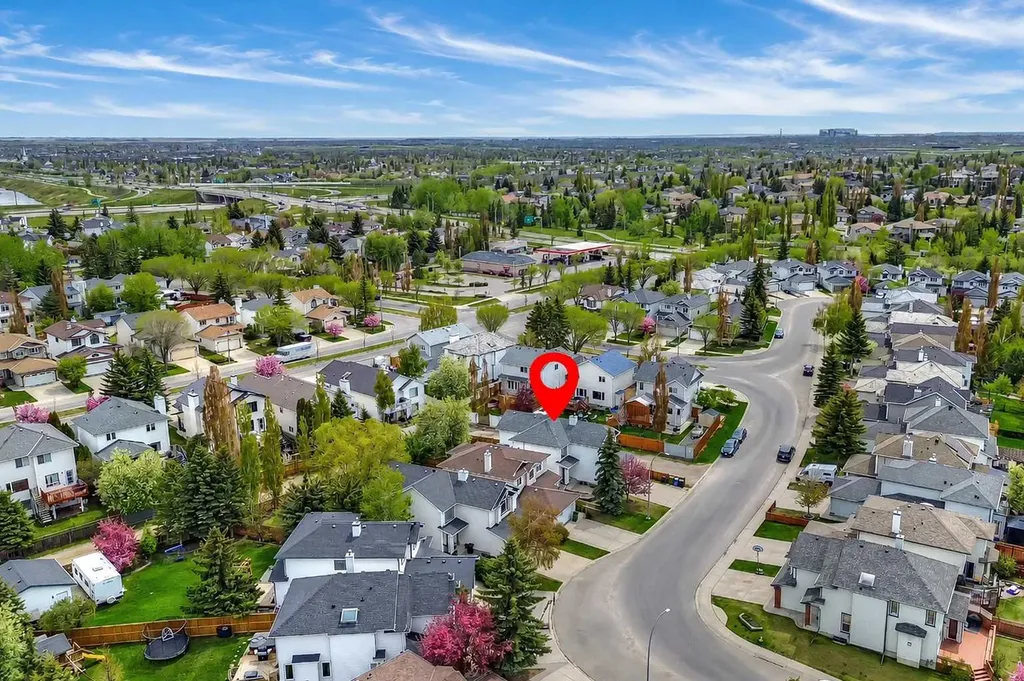 36 Mt Selkirk Close SE Calgary AB T2Z 2R6