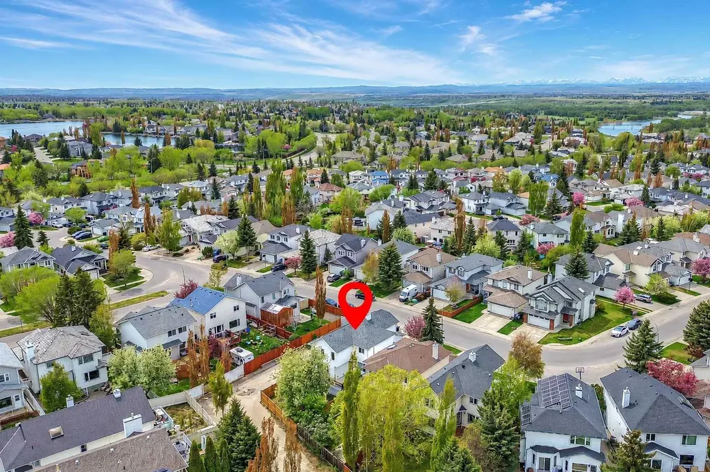 36 Mt Selkirk Close SE Calgary AB T2Z 2R6