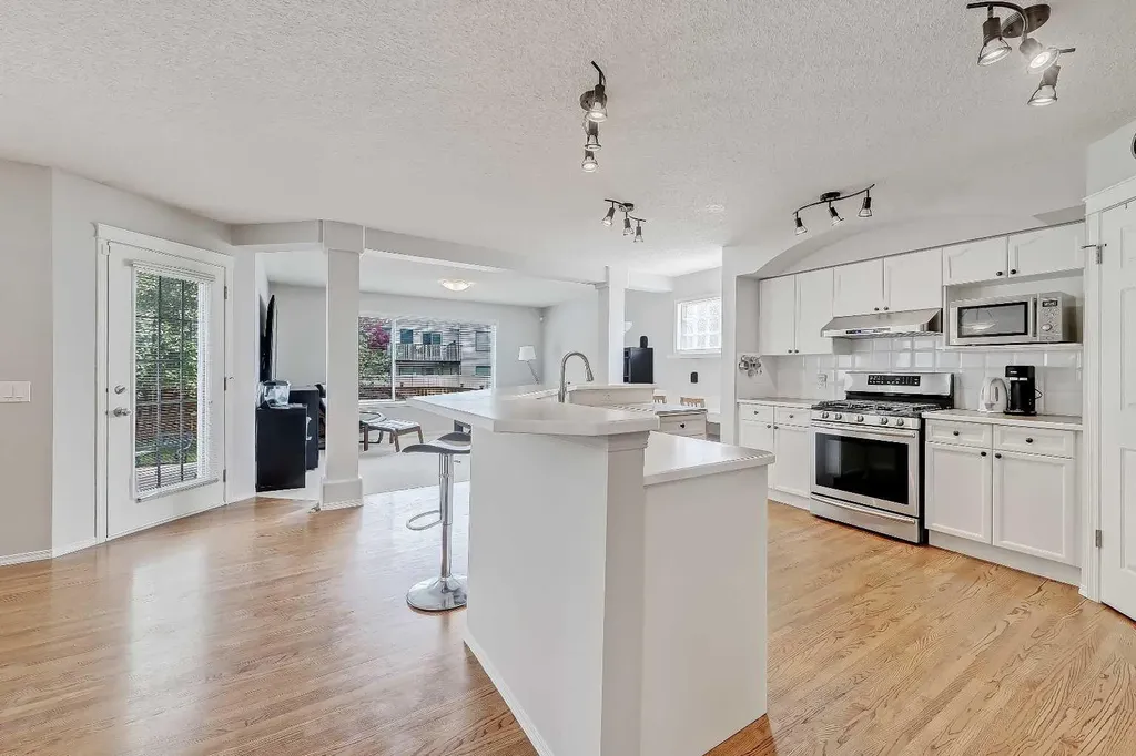 36 Mt Selkirk Close SE Calgary AB T2Z 2R6