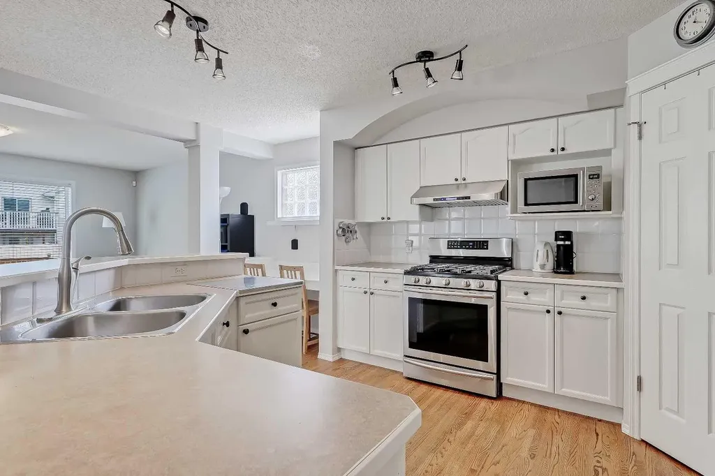36 Mt Selkirk Close SE Calgary AB T2Z 2R6
