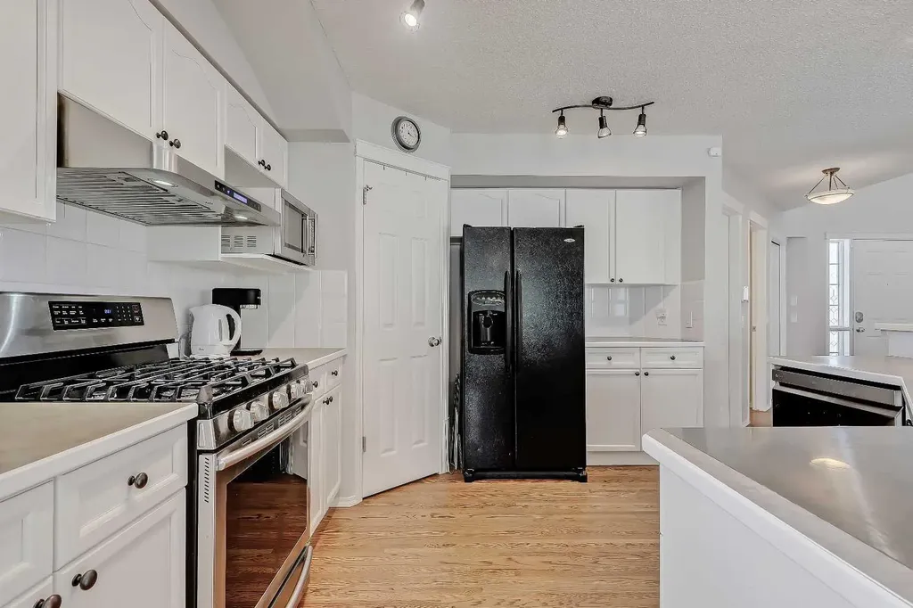 36 Mt Selkirk Close SE Calgary AB T2Z 2R6
