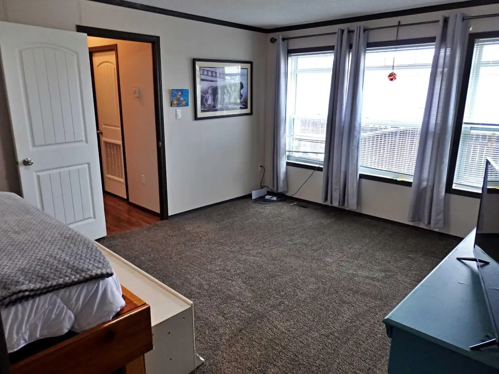 5007 44 Avenue Vermilion AB T9X 0A9