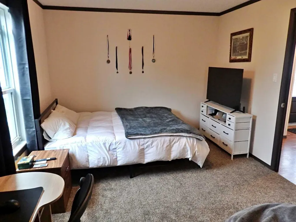 5007 44 Avenue Vermilion AB T9X 0A9