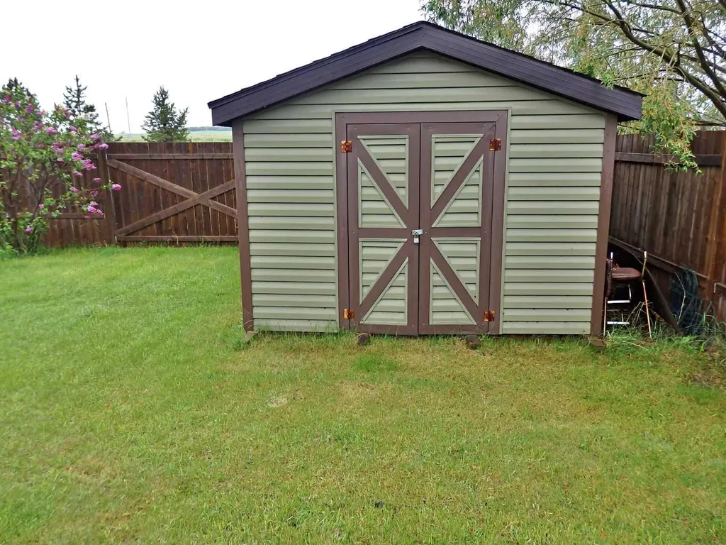 5007 44 Avenue Vermilion AB T9X 0A9